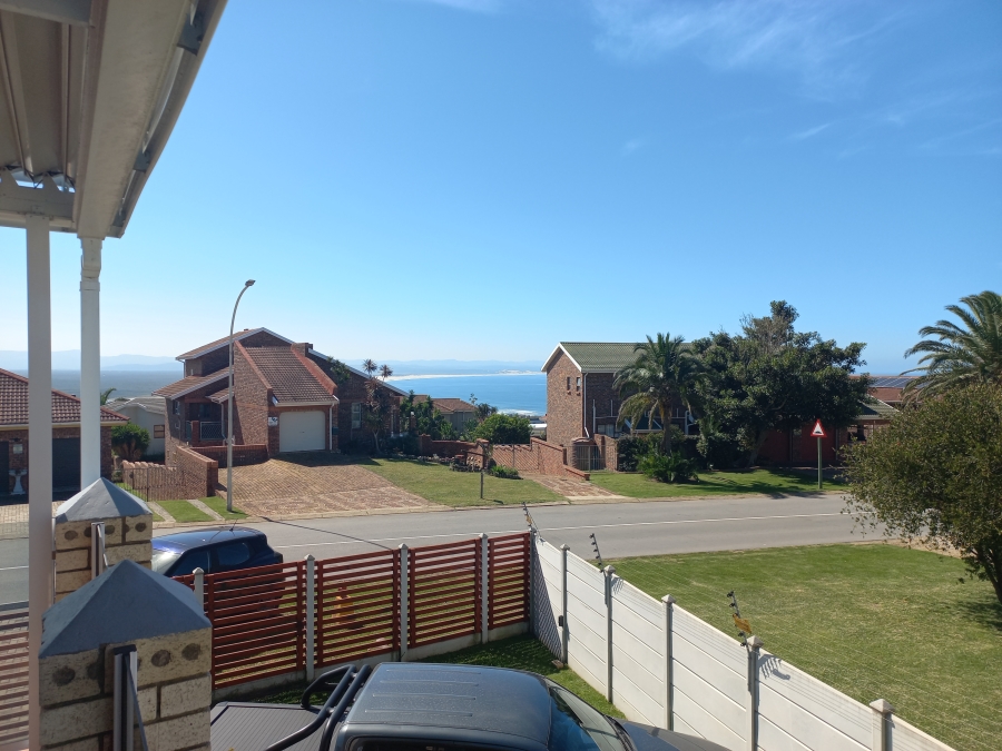 To Let 3 Bedroom Property for Rent in Wavecrest Eastern Cape